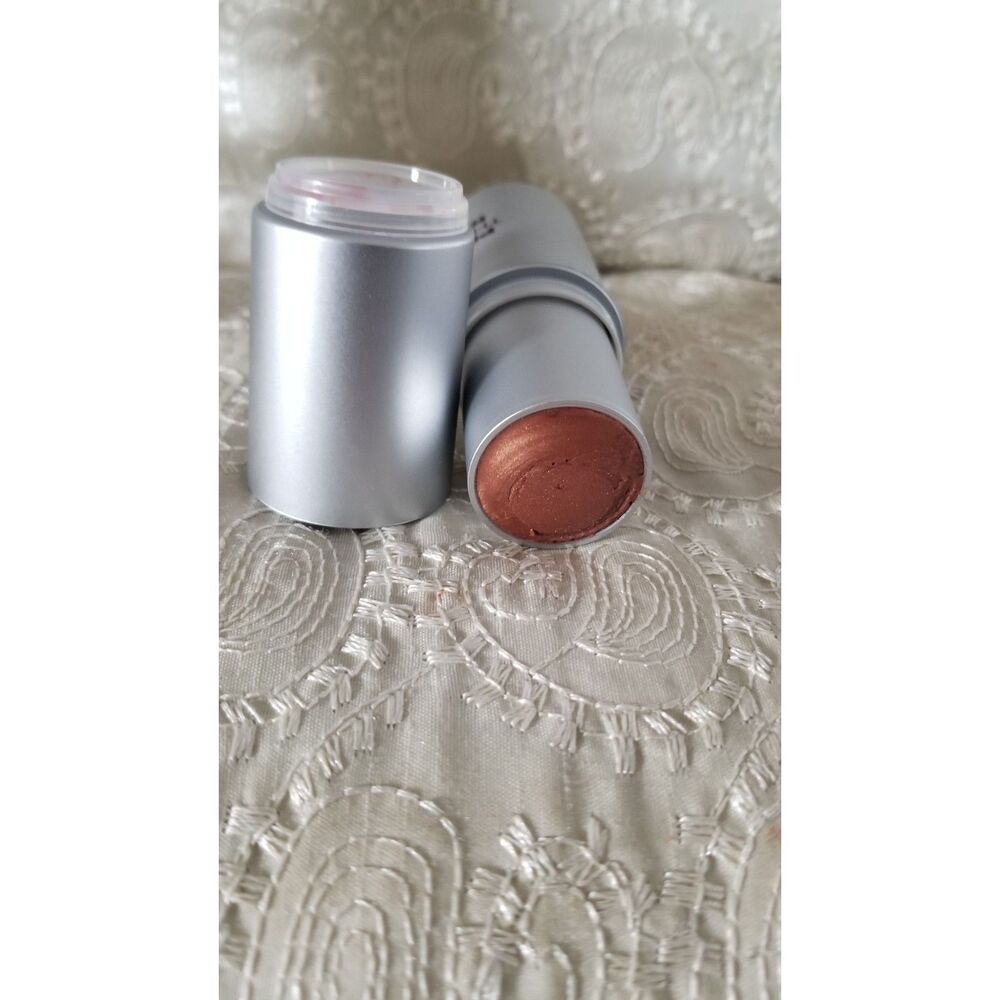 The Peter Thomas Roth Bronze Glow Stick